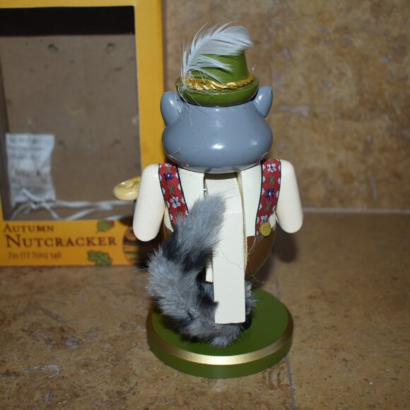Vintage World Market autumn fall racoon animal Nutcracker Figure Statue Beer - Picture 6 of 8